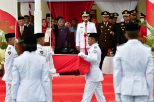 Wakil Bupati Iwan Adam Pimpin Upacara Penurunan Bendera HUT ke-80 RI di Pohuwato