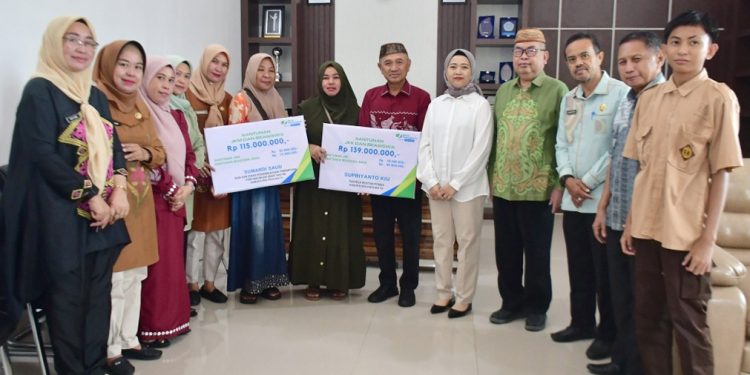 Dua Keluarga di Pohuwato Terima Santunan BPJS Ketenagakerjaan, Anak-Anak Dijamin Hingga Kuliah