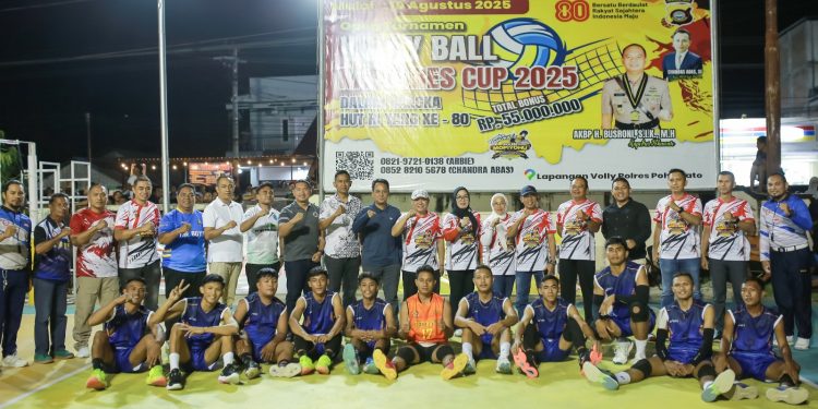 Volleyball Kapolres Cup Pohuwato 2025 Resmi Ditutup, Putra Lemito dan Putri Mopiyohu Juara