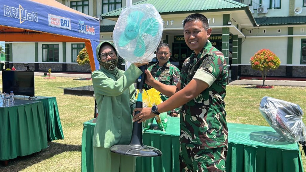 Kodim 1313 Pohuwato Bagi Doorprize di Tengah Bakti Kesehatan dan Bazar Murah
