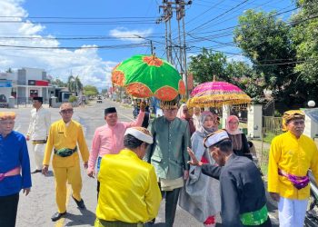 Momen Modepito Mantan Camat Ikbal Mbuinga yang Bikin Haru Warga Paguat