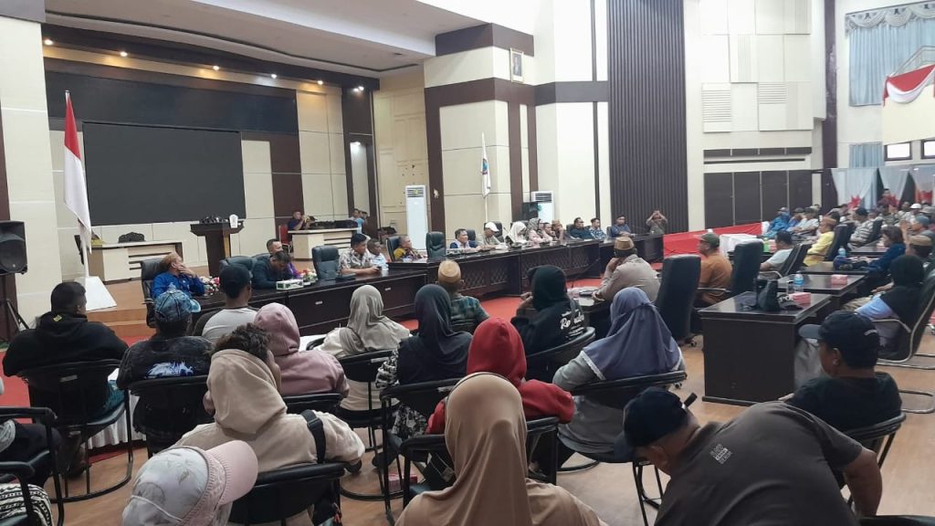 Panas! Rapat DPRD Pohuwato Soal Tambang Pani Gold Project Nyaris Ricuh, Warga Tuntut Aktivitas PGP Dihentikan