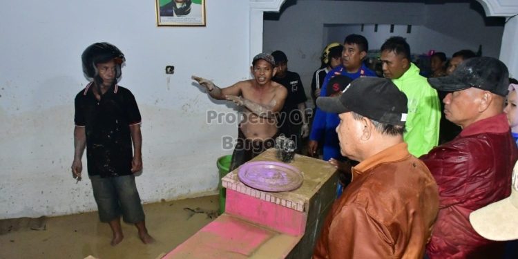 Banjir Bandang Rendam Puluhan Rumah di Hulawa, Bupati Pohuwato Tinjau Lokasi dan Serap Aspirasi Warga