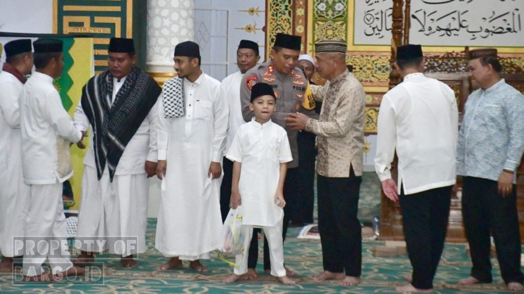 Menyambut 2026 dengan Doa, Warga Pohuwato Padati Masjid Agung, Lantunan Zikir Mengalun Penuh Harap