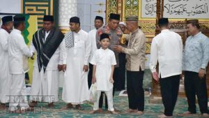 Menyambut 2026 dengan Doa, Warga Pohuwato Padati Masjid Agung, Lantunan Zikir Mengalun Penuh Harap