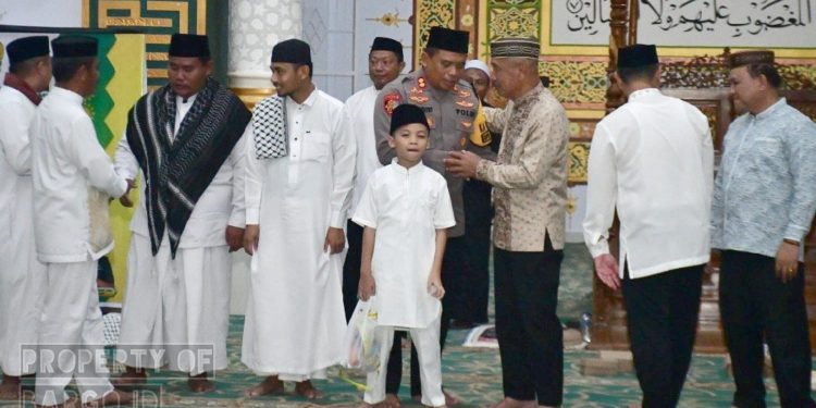 Menyambut 2026 dengan Doa, Warga Pohuwato Padati Masjid Agung, Lantunan Zikir Mengalun Penuh Harap