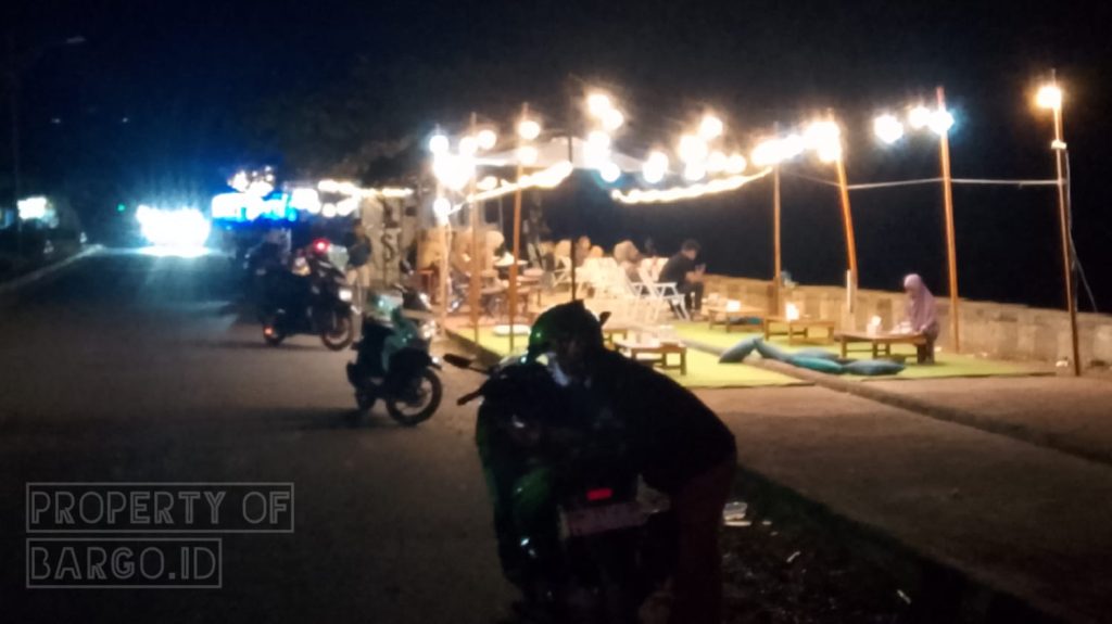 Begini Suasana Pantai Pohon Cinta Pohuwato Saat Malam Hari, Ramai Kuliner dan Bikin Lupa Pulang