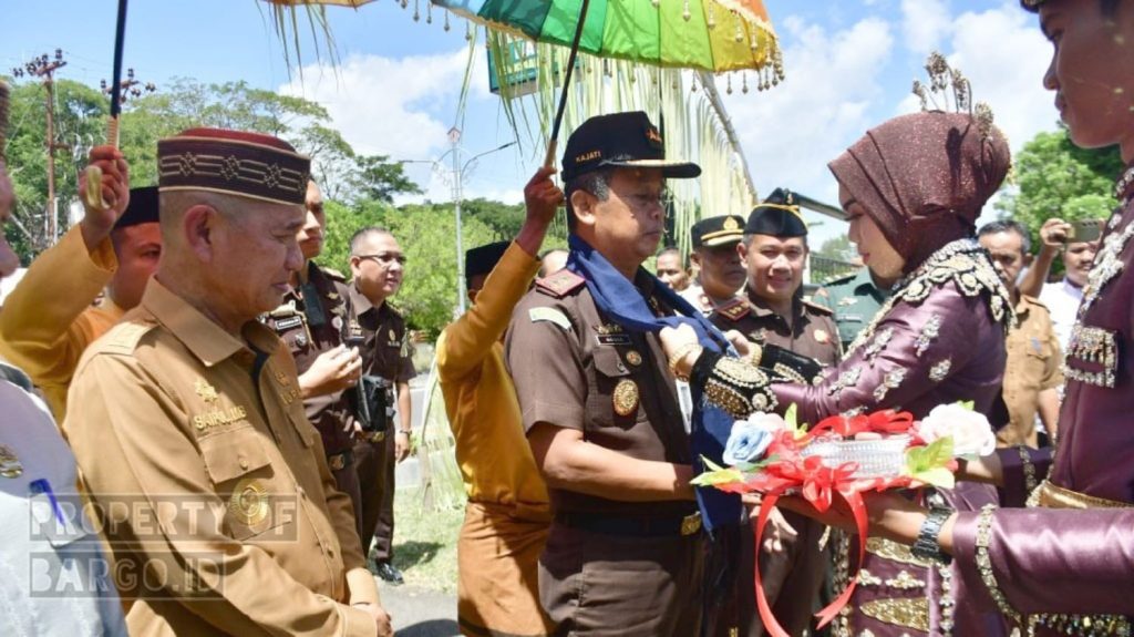 Kajati Gorontalo Riyono Disambut Prosesi Adat Mopotilolo di Pohuwato