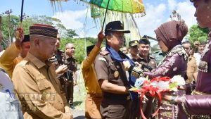 Kajati Gorontalo Riyono Disambut Prosesi Adat Mopotilolo di Pohuwato