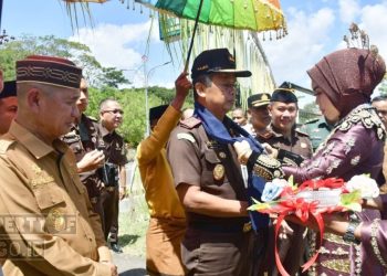 Kajati Gorontalo Riyono Disambut Prosesi Adat Mopotilolo di Pohuwato