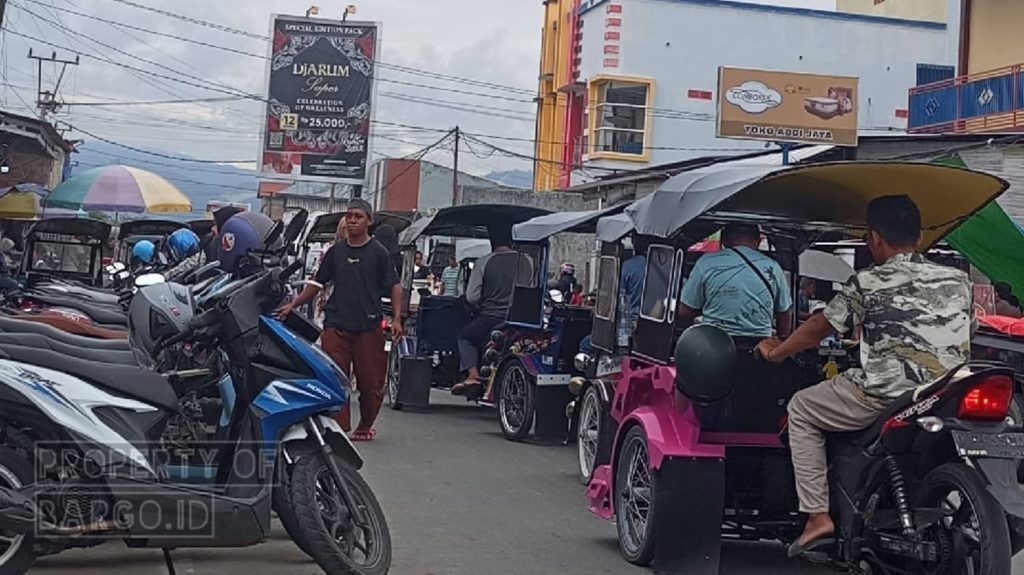Dishub Pohuwato Disorot! Warga Sebut Lebih Sibuk Tarik Retribusi Saat Pasar Marisa Macet Parah