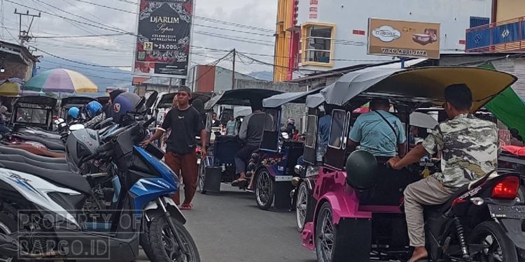 Dishub Pohuwato Disorot! Warga Sebut Lebih Sibuk Tarik Retribusi Saat Pasar Marisa Macet Parah