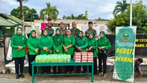 Solid dan Kompak! Persit Koramil 02/Marisa dan TNI Berbagi Berkah Ramadan