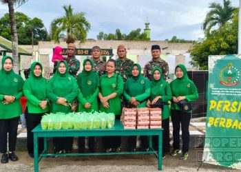 Solid dan Kompak! Persit Koramil 02/Marisa dan TNI Berbagi Berkah Ramadan