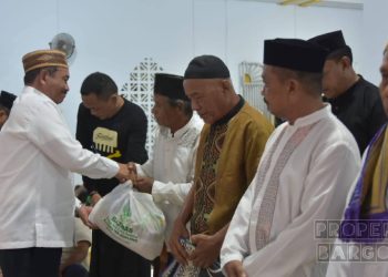 Bupati Rum Pagau Safari Ramadan ke Dulupi, Kaum Dhuafa Terima Paket Bantuan Baznas