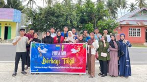 Mahasiswa Turun ke Jalan, Cipayung Plus Pohuwato dan YR Team Berbagi Takjil di Patilanggio
