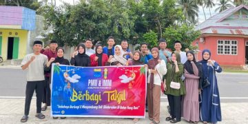 Mahasiswa Turun ke Jalan, Cipayung Plus Pohuwato dan YR Team Berbagi Takjil di Patilanggio