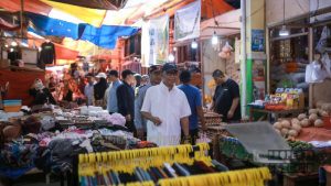 Pantau Langsung ke Pasar Marisa, Wabup Iwan Ingatkan Pedagang Soal Lonjakan Harga