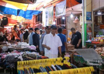 Pantau Langsung ke Pasar Marisa, Wabup Iwan Ingatkan Pedagang Soal Lonjakan Harga