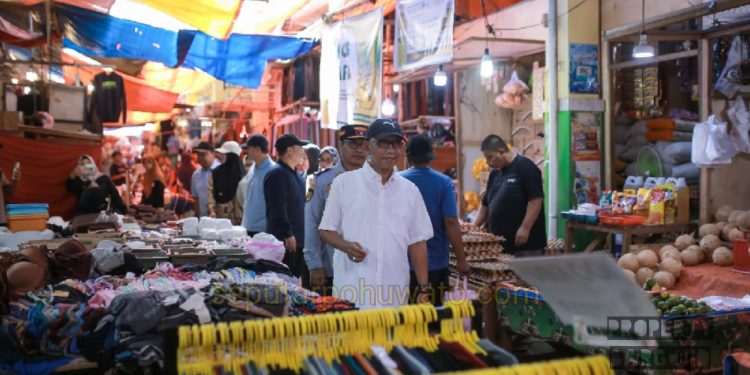 Pantau Langsung ke Pasar Marisa, Wabup Iwan Ingatkan Pedagang Soal Lonjakan Harga
