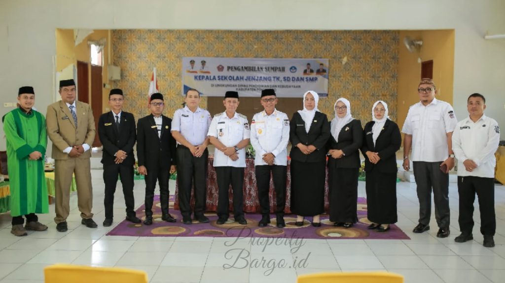 6 Kepala Sekolah di Pohuwato Resmi Dilantik, Wabup Iwan S Adam Tekankan Integritas dan Profesionalisme