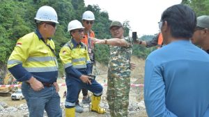 Temui Perusahaan di Wilayah Konsesi, Bupati Saipul Rela Naik Ojek Tembus Medan Berat