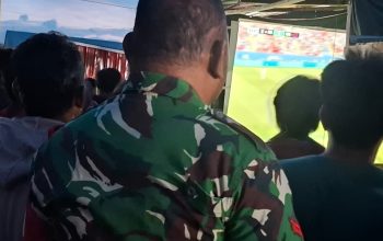 Babinsa Kodim 1313/Pohuwato Nobar Piala Dunia 2026 Bersama Warga, Pererat Silaturahmi dan Kebersamaan