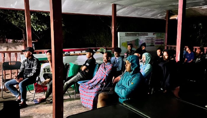 TMMD Ke-129 Hadirkan Keakraban, TNI dan Warga Nobar Final Piala Dunia Bersama