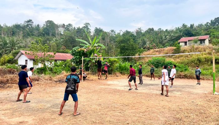 Kebersamaan TNI dan Warga Terjalin di Lokasi TMMD Ke-129, Laga Voli Persahabatan Jadi Simbol Kemanunggalan
