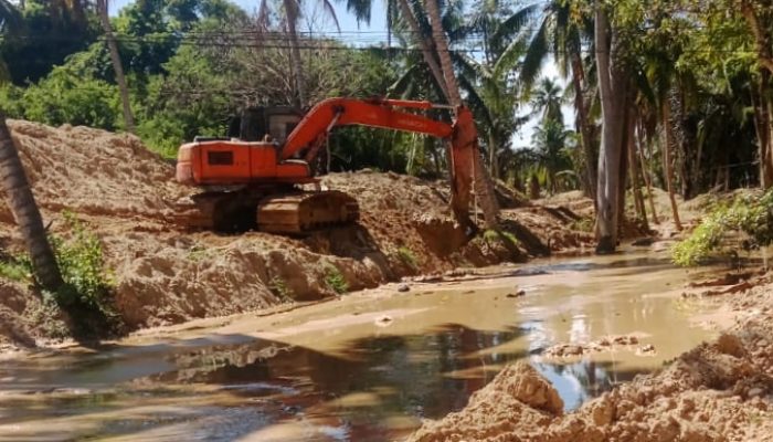 Deru Alat Berat Bawa Harapan, Tim Tiga Desa Bergerak Selamatkan Bulangita dari Ancaman Banjir