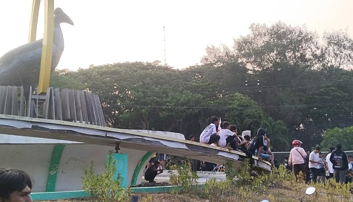 Ramai Penonton Drag Burn Line, Fasilitas Hijau Taman Bundaran Panua Pohuwato Rusak