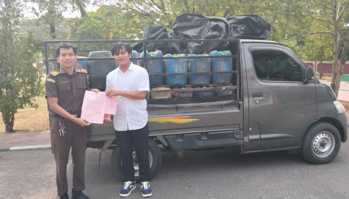 Polres Pohuwato Serahkan Tersangka dan 71 Jerigen Solar ke Jaksa, Kasus BBM Subsidi Masuk Tahap II