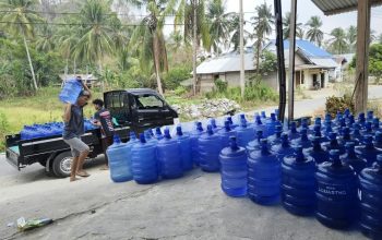 PT Gardatama Nusantara Salurkan 625 Galon Air Minum untuk Warga Desa Sandalan Pohuwato