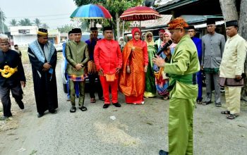 Camat Buntulia Iswan Gau Jalani Prosesi Moloopu, Bupati Saipul Ingatkan Amanah dan Pesan Adat