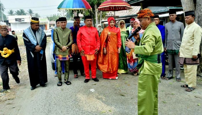 Camat Buntulia Iswan Gau Jalani Prosesi Moloopu, Bupati Saipul Ingatkan Amanah dan Pesan Adat
